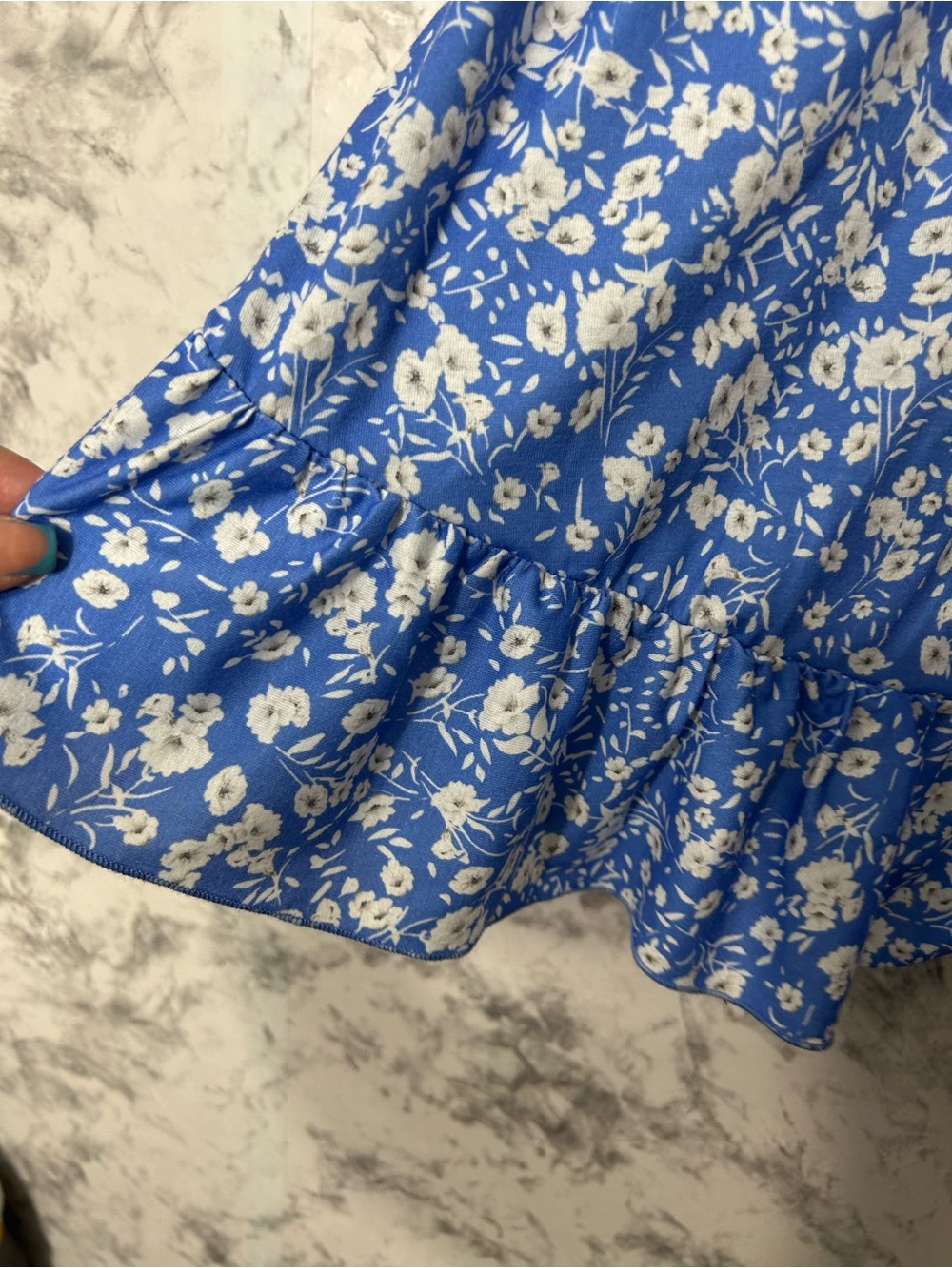 Torary Blue and White Floral V-Neck Dress
59 - Picture 4 of 9